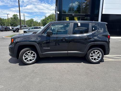 Black Clearcoat 2023 Jeep Renegade Latitude