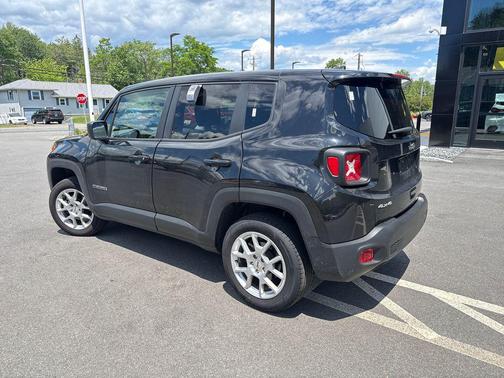 Black Clearcoat 2023 Jeep Renegade Latitude