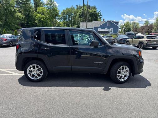 Black Clearcoat 2023 Jeep Renegade Latitude