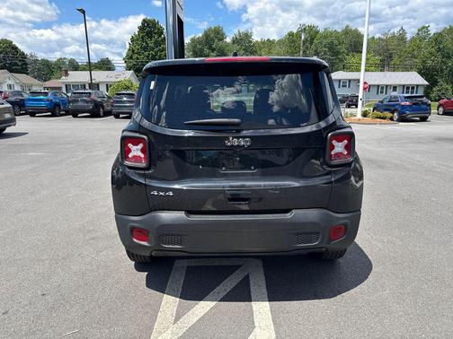 Black Clearcoat 2023 Jeep Renegade Latitude