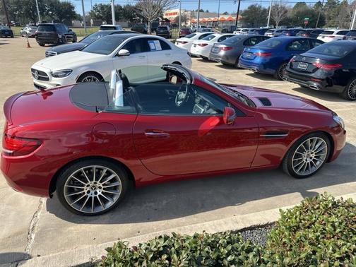 2019 Mercedes-Benz SLC 300 