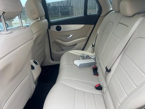 Black 2022 Mercedes-Benz GLC 300 Base