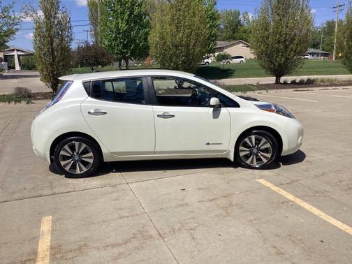 Glacier Pearl 2014 Nissan Leaf SL