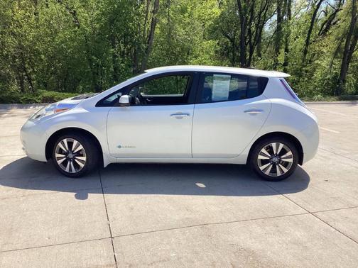 Glacier Pearl 2014 Nissan Leaf SL
