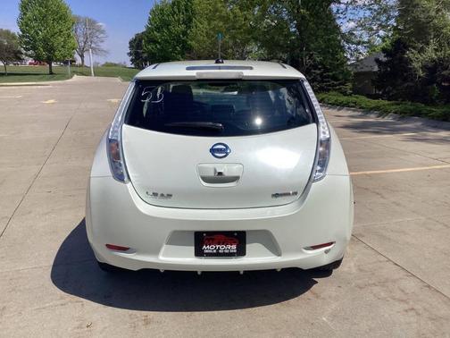 Glacier Pearl 2014 Nissan Leaf SL