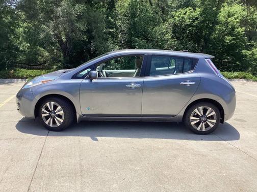 Gun Metallic 2016 Nissan Leaf SV
