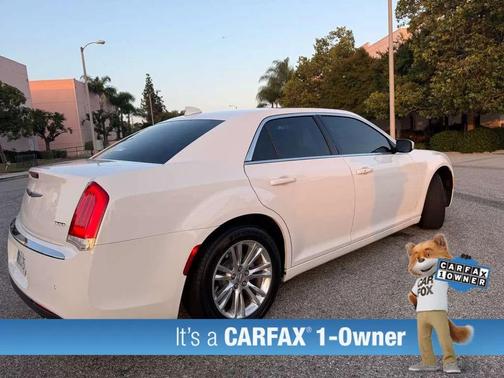 Bright White Clearcoat 2021 Chrysler 300 Touring
