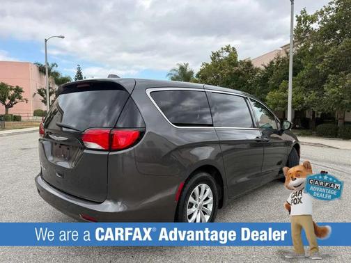 Granite Crystal Metallic Clearcoat 2017 Chrysler Pacifica Touring