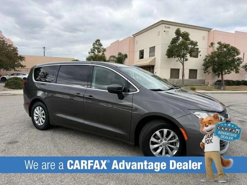 Granite Crystal Metallic Clearcoat 2017 Chrysler Pacifica Touring