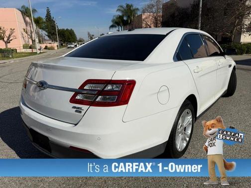 White 2018 Ford Taurus SEL
