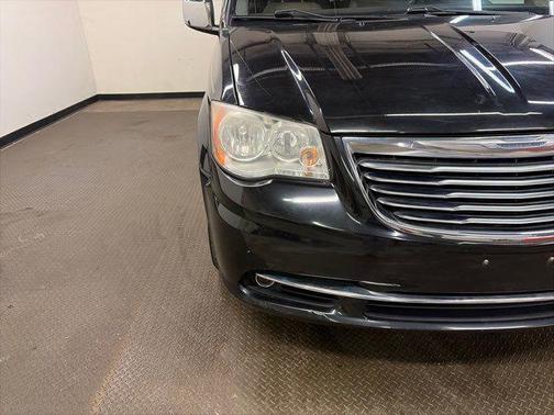2013 Chrysler Town & Country Touring-L