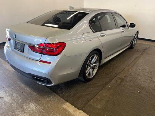 2017 BMW 740 740i