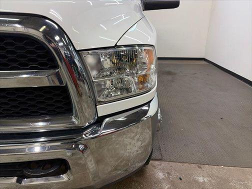 2018 RAM 3500 Tradesman Crew Cab 4x2 8' Box