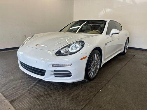 2014 Porsche Panamera 4