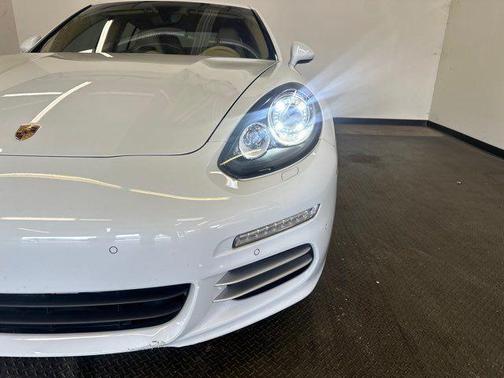 2014 Porsche Panamera 4