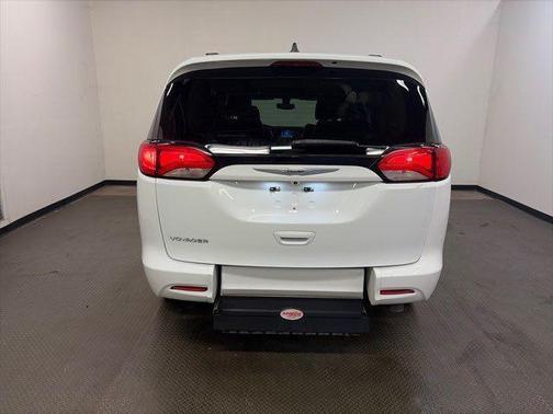 2021 Chrysler Voyager LXI