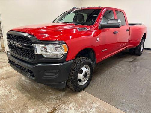 2022 RAM 3500 Tradesman Crew Cab 4x4 8' Box