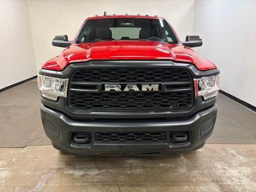 2022 RAM 3500 Tradesman Crew Cab 4x4 8' Box