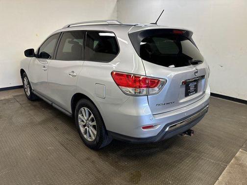 2016 Nissan Pathfinder SV