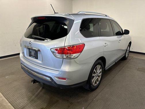 2016 Nissan Pathfinder SV