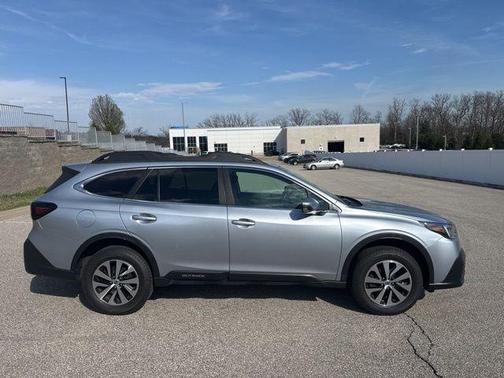 Ice Silver Metallic 2022 Subaru Outback Premium