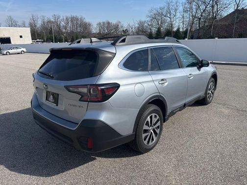 Ice Silver Metallic 2022 Subaru Outback Premium