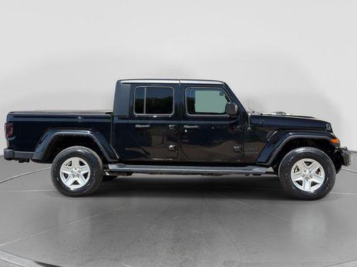 Black Clearcoat 2022 Jeep Gladiator Sport S