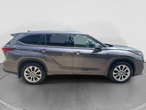 Magnetic Gray Metallic 2021 Toyota Highlander Limited
