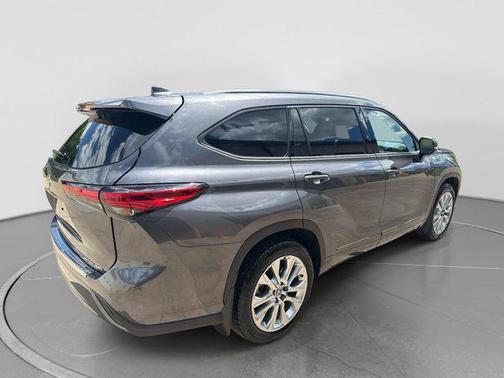 Magnetic Gray Metallic 2021 Toyota Highlander Limited