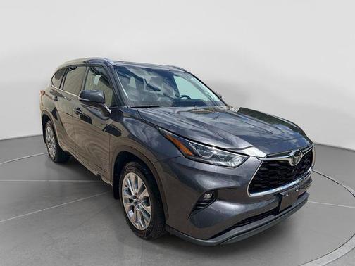 Magnetic Gray Metallic 2021 Toyota Highlander Limited