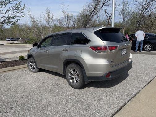 Creme Brulee Mica 2015 Toyota Highlander LE Plus