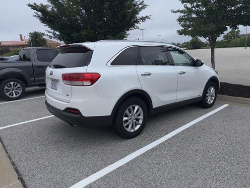 Snow White Pearl 2017 Kia Sorento LX