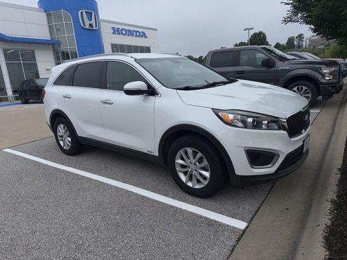 Snow White Pearl 2017 Kia Sorento LX