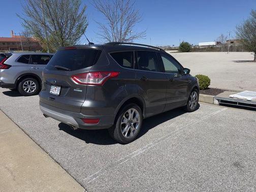 Ruby Red Metallic Tinted Clearcoat 2016 Ford Escape SE