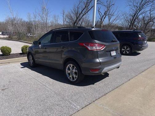Ruby Red Metallic Tinted Clearcoat 2016 Ford Escape SE