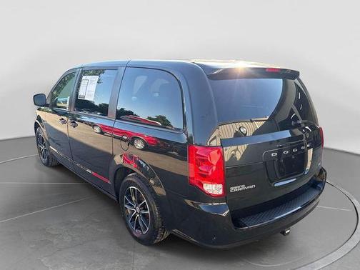 Black Onyx Crystal Pearlcoat 2018 Dodge Grand Caravan SE