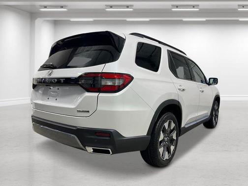 Platinum White Pearl 2026 Honda Pilot Touring 8-Passenger