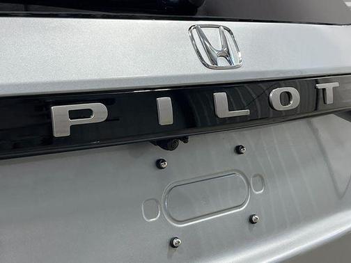 Solar Silver Metallic 2026 Honda Pilot Elite