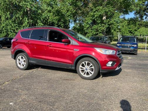 Ruby Red Metallic Tinted Clearcoat 2017 Ford Escape SE
