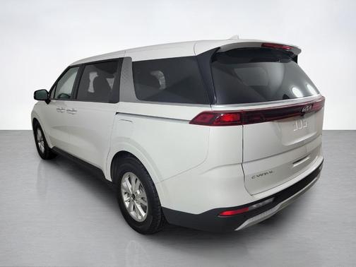 Snow White Pearl 2023 Kia Carnival LX Seat Package
