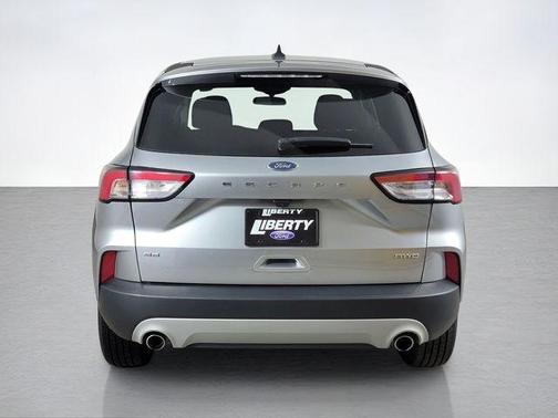 Iconic Silver Metallic 2022 Ford Escape SE