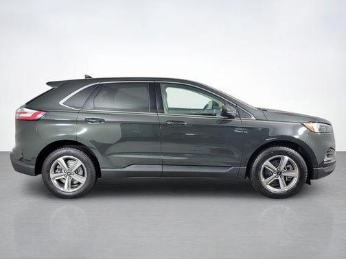 Forged Green Metallic 2024 Ford Edge SEL