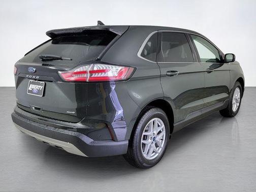Forged Green Metallic 2022 Ford Edge SEL