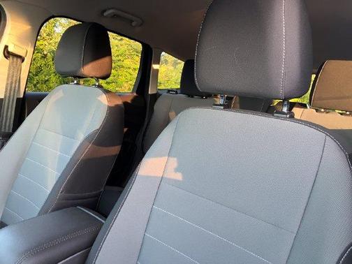 Deep Impact Blue 2016 Ford Escape SE