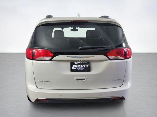 Luxury White Pearlcoat 2020 Chrysler Pacifica Limited