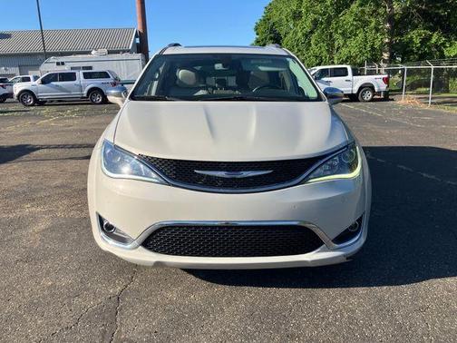 Luxury White Pearlcoat 2020 Chrysler Pacifica Limited
