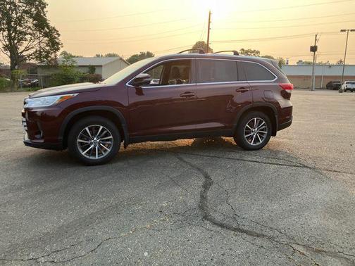 Ooh La La Rouge Mica 2019 Toyota Highlander XLE