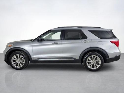 Iconic Silver Metallic 2023 Ford Explorer XLT