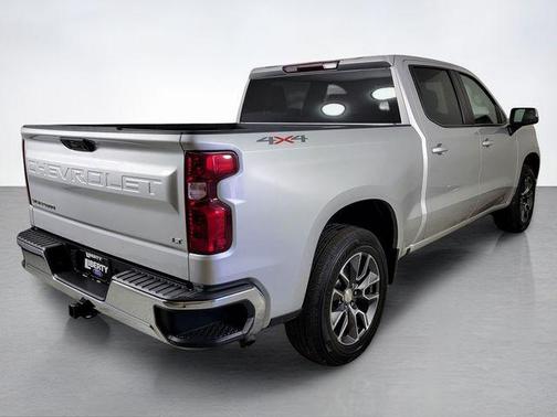 Silver Ice Metallic 2022 Chevrolet Silverado 1500 LT