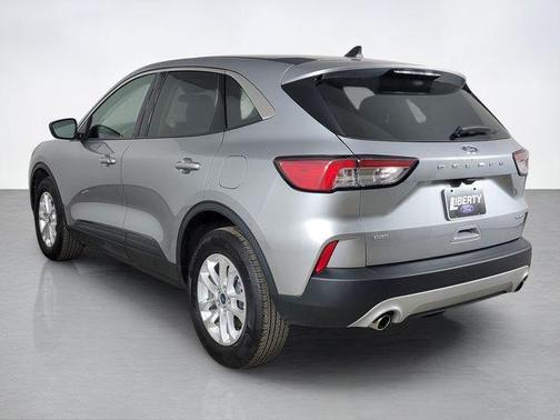 Iconic Silver Metallic 2022 Ford Escape SE